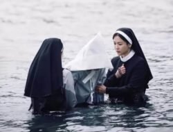Kang Dong-won Mampir di Film Dark Nuns yang Dibintangi Song Hye-kyo, Berpotensi Ada Sekuel Lain?